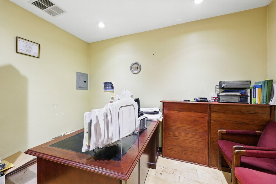 More Photos Of 5428 E Beverly Blvd, Los Angeles Office For Sale