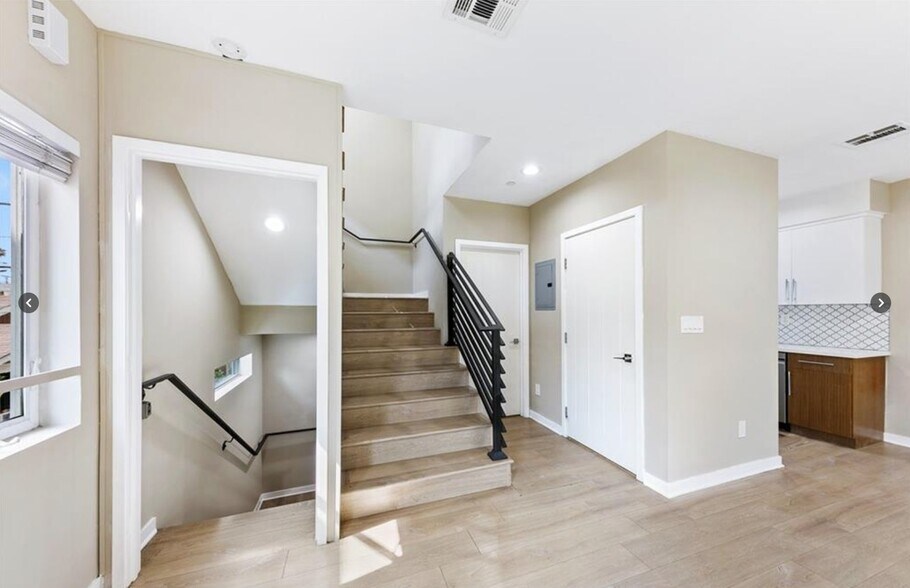 More Photos Of 961 N St Andrews Pl, Los Angeles Apartments For Sale