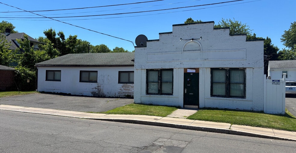 More Photos Of 75 Pease Ave, Middletown Warehouse For Sale