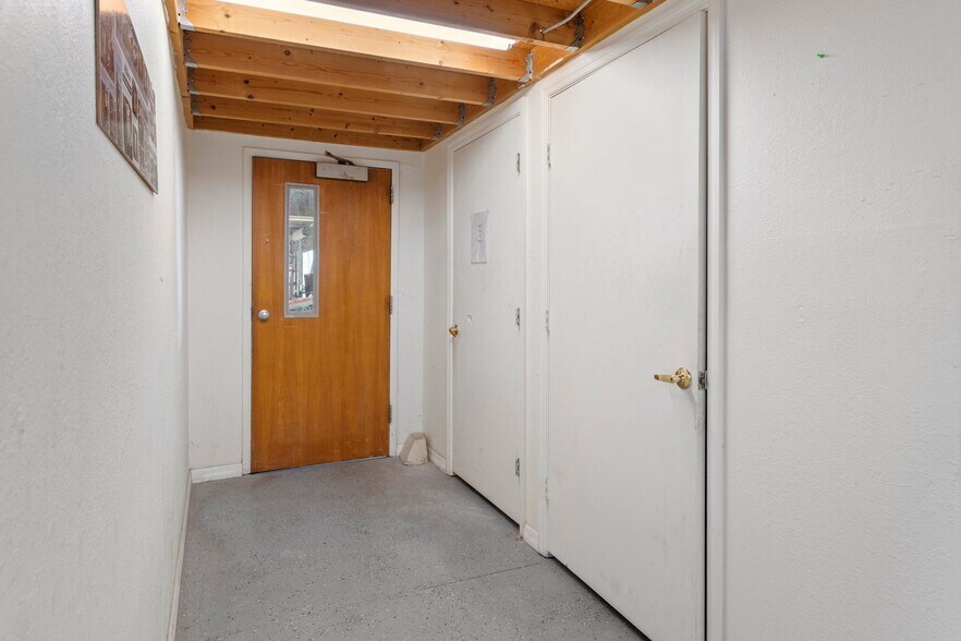 More Photos Of 9926 Denton Ave, Hudson Warehouse For Lease