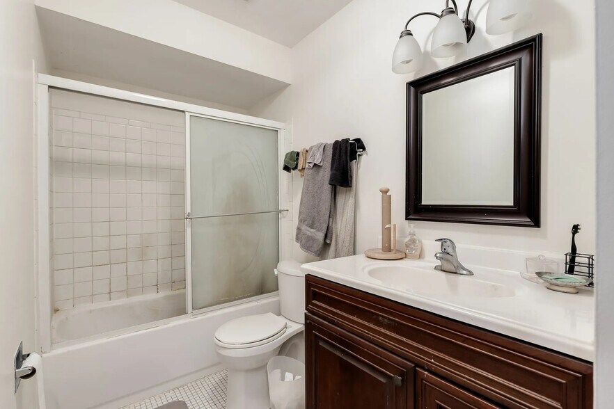 More Photos Of 106 Olesen Dr, Naperville Apartments For Sale