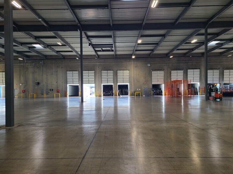 More Photos Of 4800 Distribution Way, Austin Warehouse For Lease