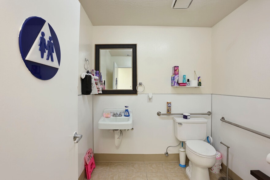 More Photos Of 702 Porter Ave, Stockton Medical For Sale