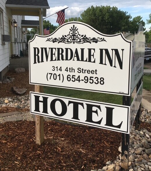 More Photos Of 314 4th St, Riverdale Hotel For Sale