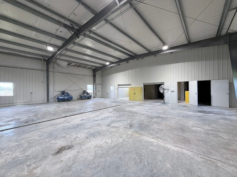 More Photos Of 875 Enterprise Ave, Galesburg Industrial For Sale