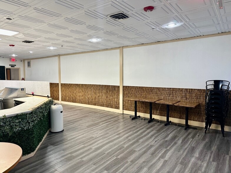 More Photos Of 211 E Court St, Seguin Storefront Retail Office For Lease