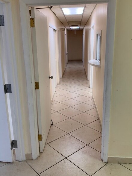 More Photos Of 5333 N Dixie Hwy, Oakland Park Medical For Lease