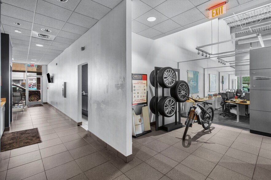 More Photos Of 5385 N I 55 St, Jackson Auto Dealership For Sale