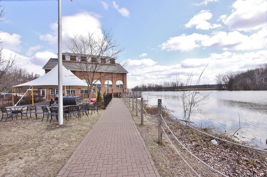 More Photos Of 88-110 Rondout Landing, Kingston Restaurant For Sale