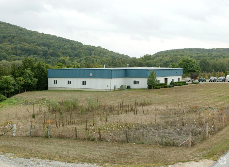 More Photos Of 193 Pickett District Rd, New Milford Manufacturing For Lease