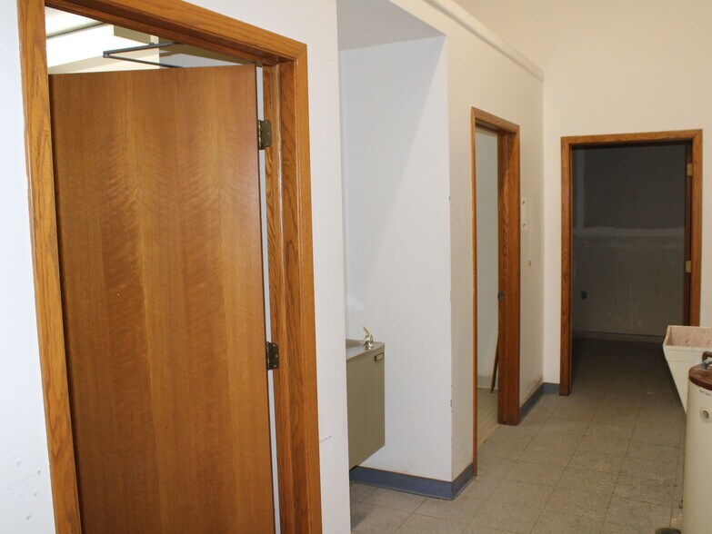 More Photos Of 7-75 W Scott St, Fond Du Lac General Retail For Sale