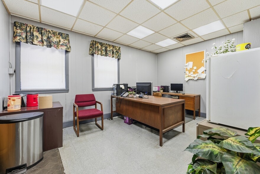 More Photos Of 330 Fuller Rd, Chicopee Distribution For Sale