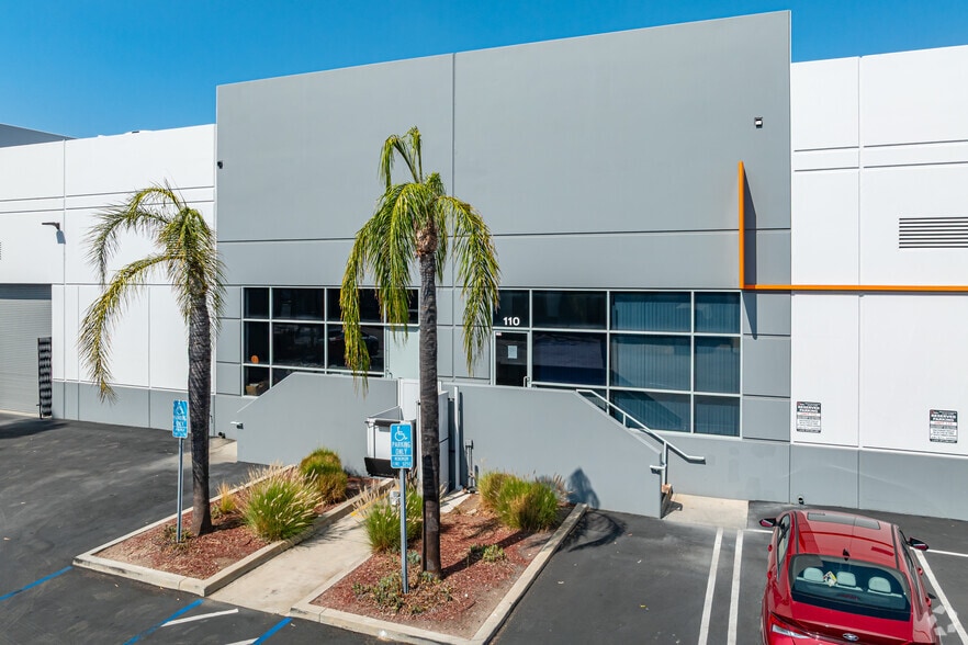 More Photos Of 3368-3370 N San Fernando Rd, Los Angeles Service For Lease