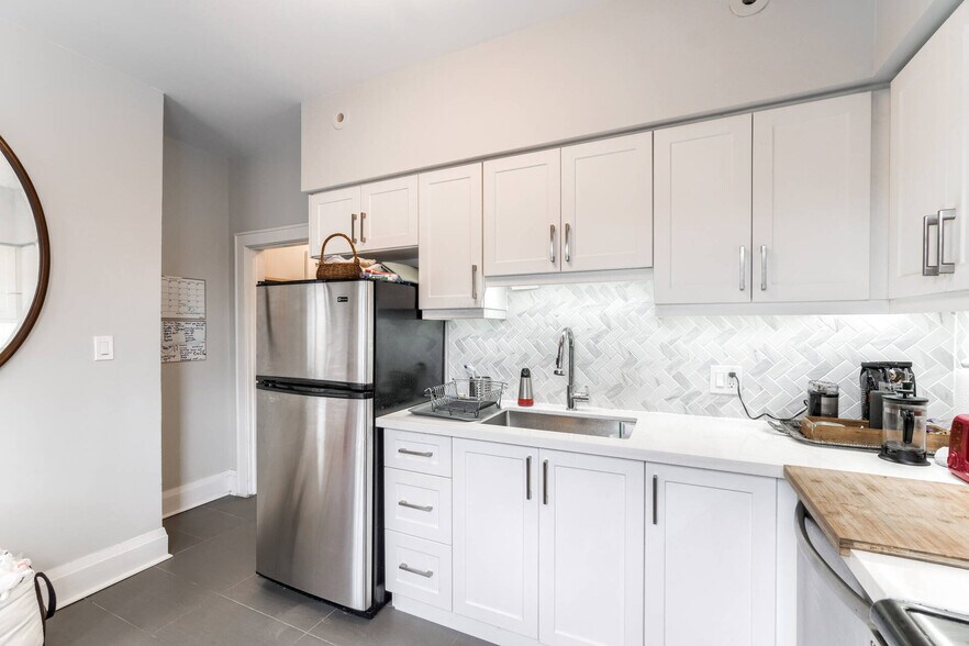 More Photos Of 4 Oriole Gdns, Toronto Apartments For Sale