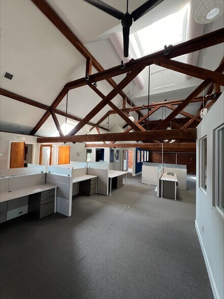 More Photos Of 650 Islington St, Portsmouth Office For Lease