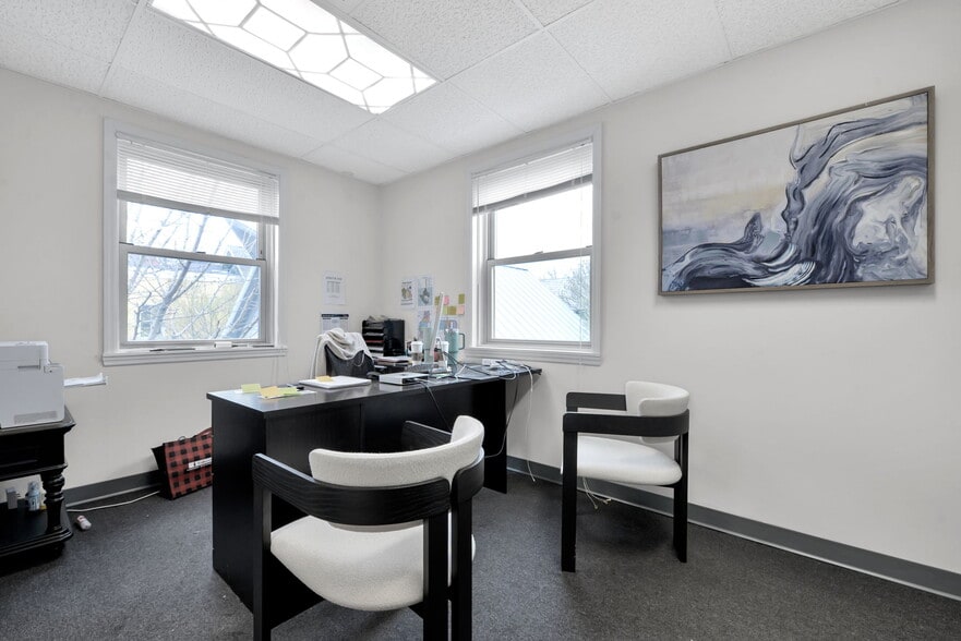 More Photos Of 37 W Bridge St, Dublin Office For Sale