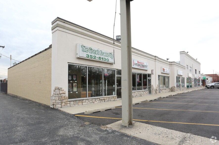 More Photos Of 905-921 W 55th St, Countryside Freestanding For Sale