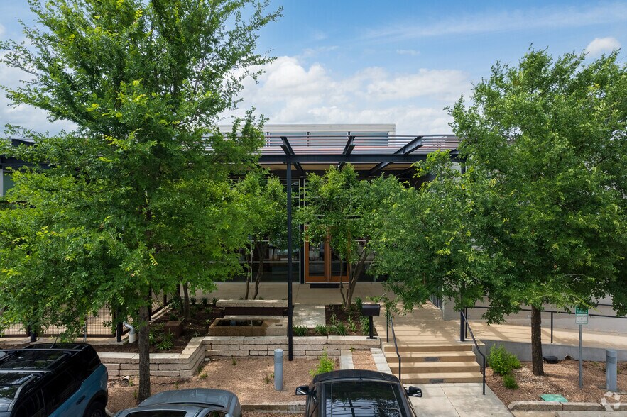 More Photos Of 2201 E 6th St, Austin Loft Creative Space For Lease
