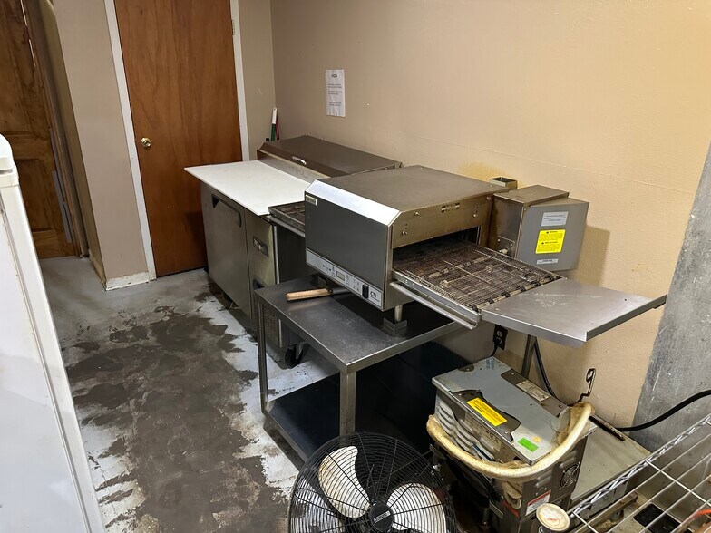 More Photos Of 806 E Gravis St, San Diego Freestanding For Sale