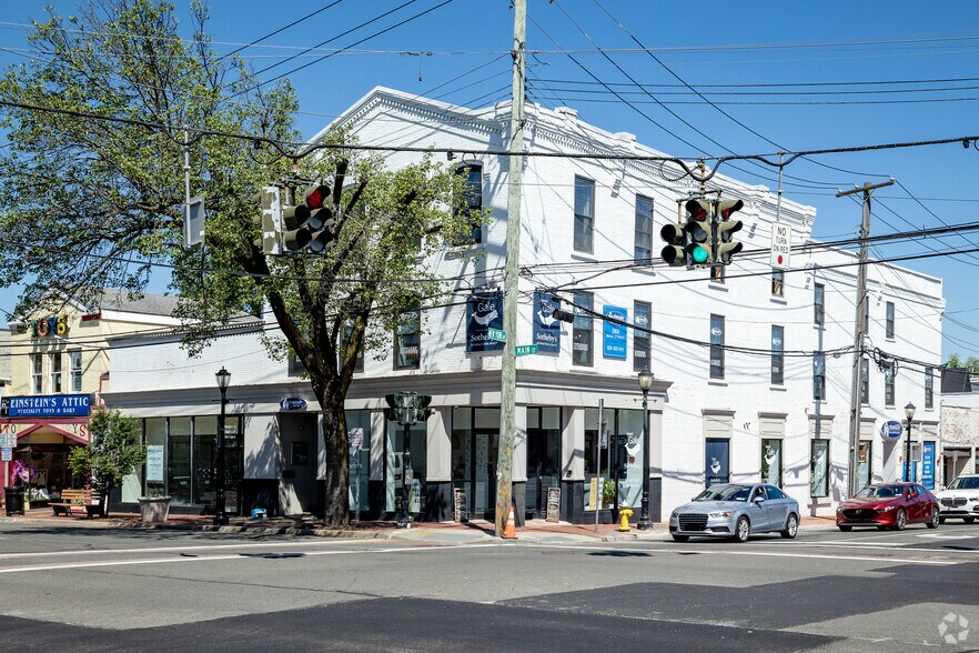 More Photos Of 263-265 Main St, Huntington Office For Lease