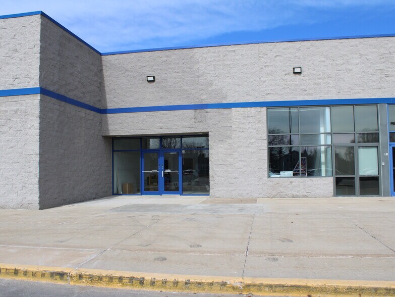 More Photos Of 7-75 W Scott St, Fond Du Lac General Retail For Sale