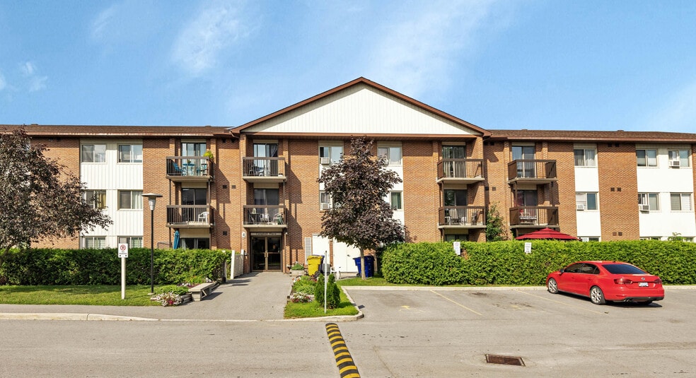 More Photos Of 4 Robert St, Arnprior Apartments For Sale