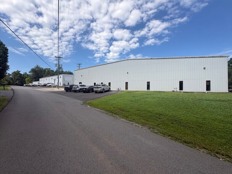 More Photos Of 114 Bright Rd, Guntersville Light Distribution For Sale