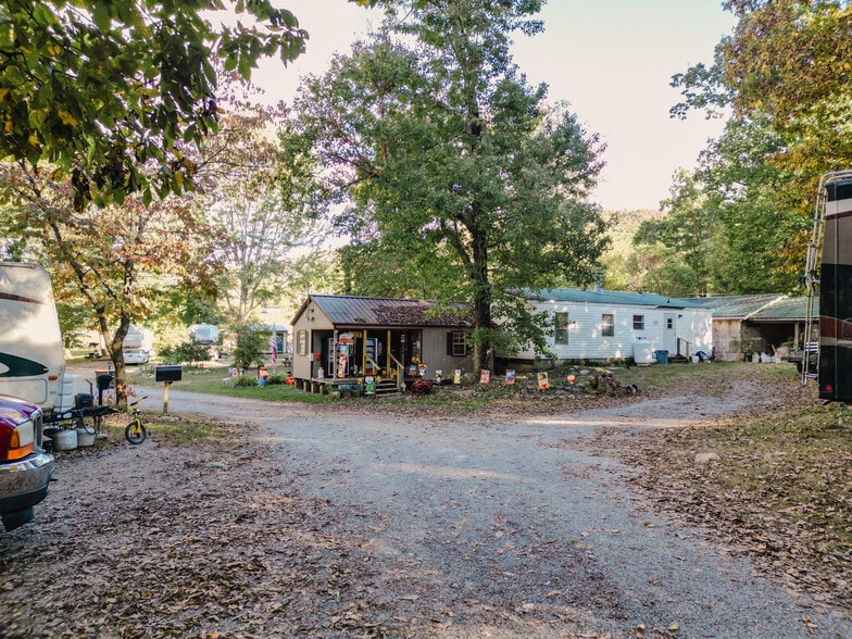 More Photos Of 78 Pebble Mountain Cir, Chuckey Trailer Camper Park For Sale