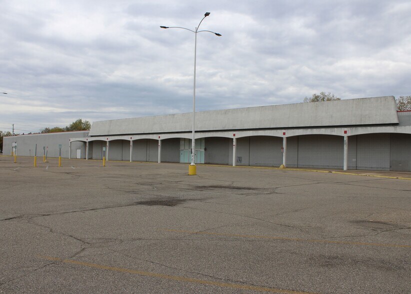 Primary Photo Of 7601-7651 23 Mile Rd, Utica Freestanding For Sale
