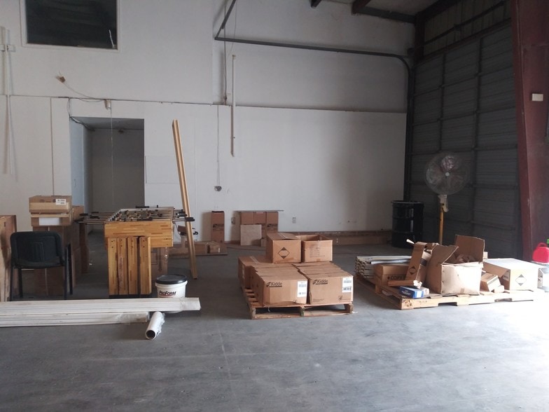 More Photos Of 5017 N Coolidge Dr, Tampa Warehouse For Sale
