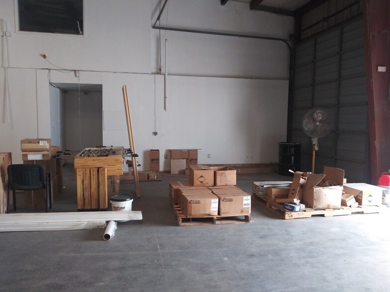 More Photos Of 5017 N Coolidge Dr, Tampa Warehouse For Lease