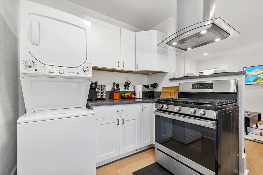 More Photos Of 1055 21st Street, San Diego Apartments For Sale