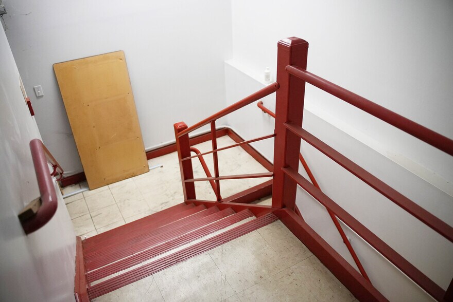 More Photos Of 194 Clinton Ave, Newark Office For Sale