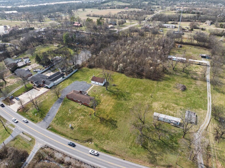 Primary Photo Of 611 New Shackle Island Rd, Hendersonville Flex For Sale