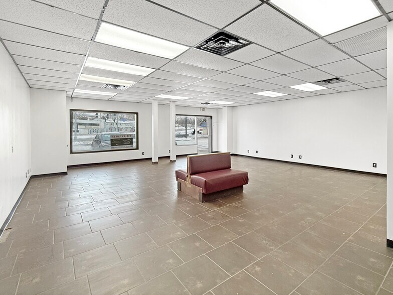 More Photos Of 2920-2926 Merle Hay Rd, Des Moines Storefront For Lease