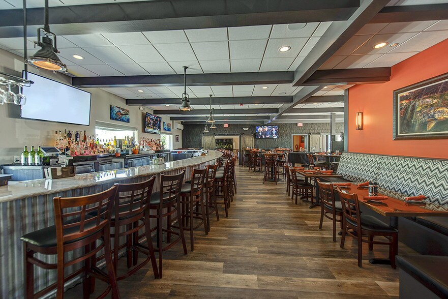 More Photos Of 514 NW Dixie Hwy, Stuart Restaurant For Sale