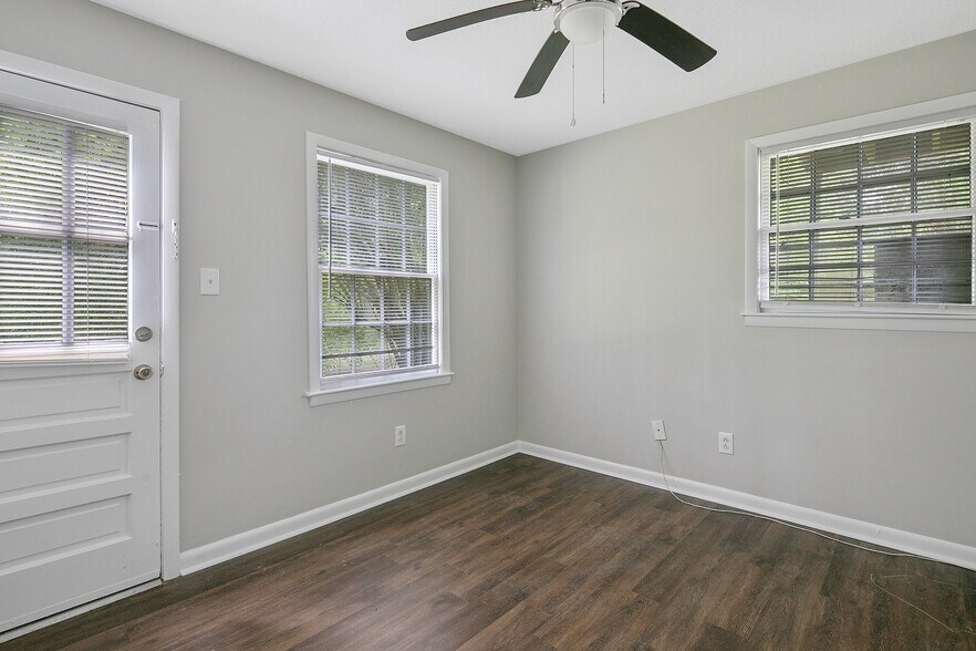 More Photos Of 817 Ridge Rd, Fayetteville Apartments For Sale