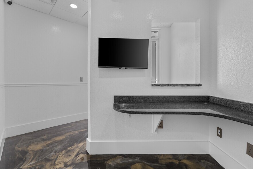 More Photos Of 13730 Cypress Terrace Cir, Fort Myers Medical For Sale