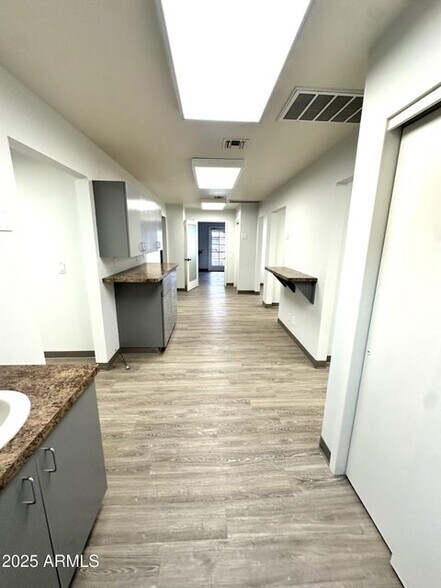 More Photos Of 600 E University Dr, Mesa Medical For Lease