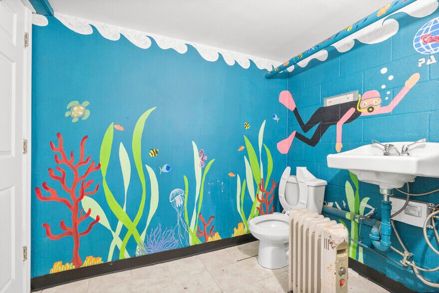 More Photos Of 1923 Old Eastern Ave, Essex Service For Lease