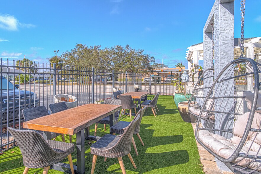 More Photos Of 2036 S Ridgewood Ave, Daytona Beach Medical For Sale