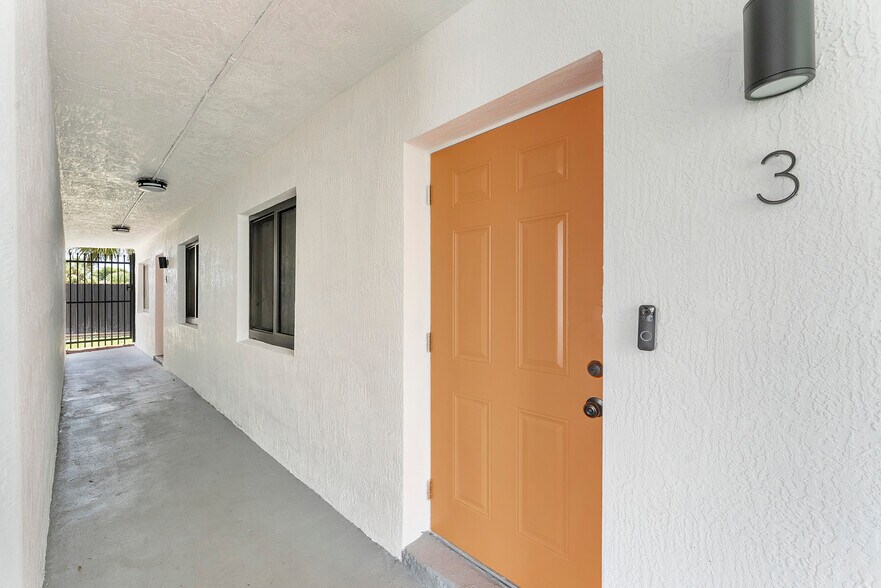 More Photos Of 940 NW 8th Ave, Pompano Beach Apartments For Sale