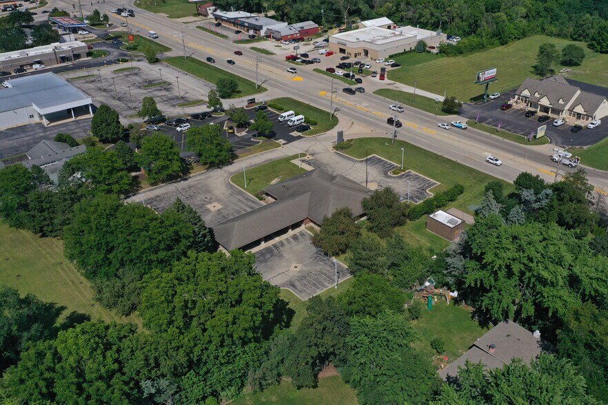 More Photos Of 170 N Il Route 31, Crystal Lake Bank For Lease