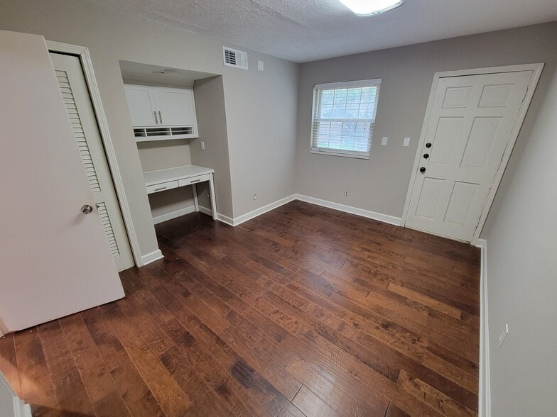 More Photos Of 4651 Roswell Rd NE, Atlanta Office Residential For Lease