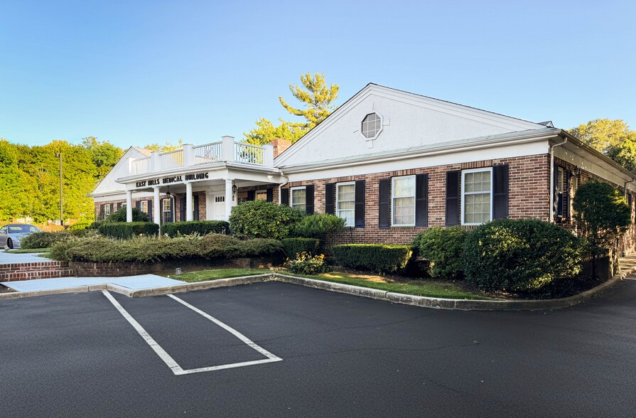 Primary Photo Of 164 E Main St, Huntington Medical For Lease