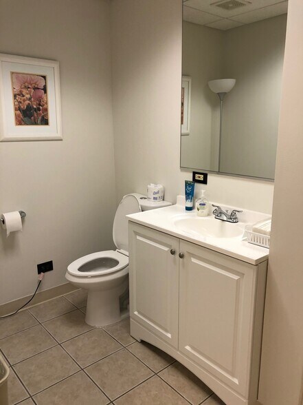 More Photos Of 110 S Hager Ave, Barrington Office For Lease