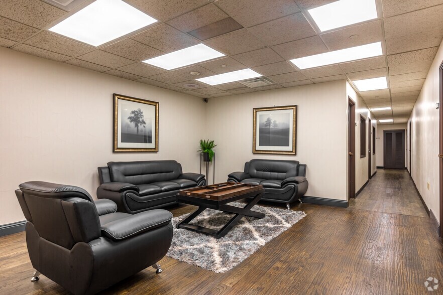 More Photos Of 5751 Kroger Dr, Fort Worth Office For Lease