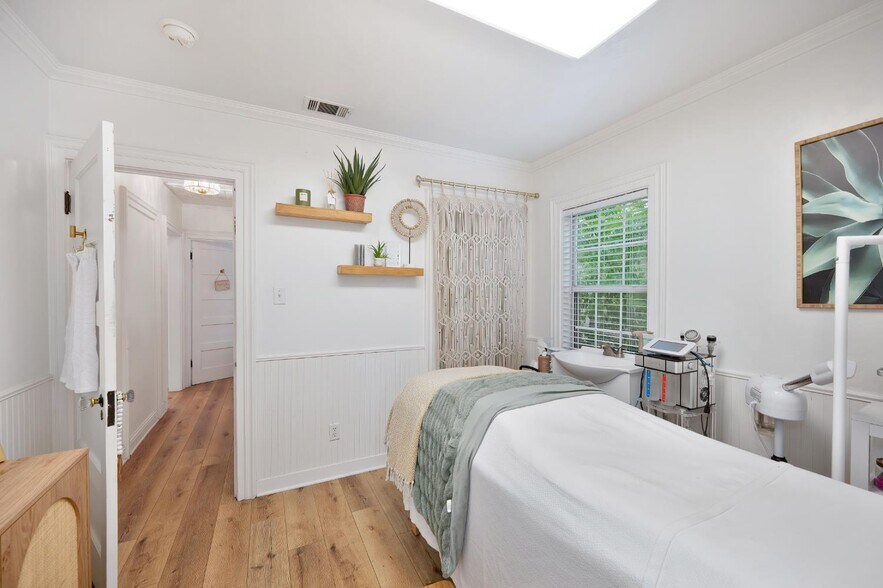 More Photos Of 512 Riley St, Folsom Office For Sale