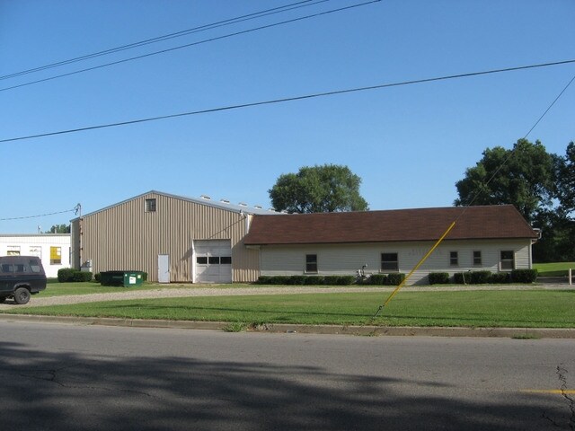 Primary Photo Of 510 W Burr Oak St, Centreville Manufacturing For Sale