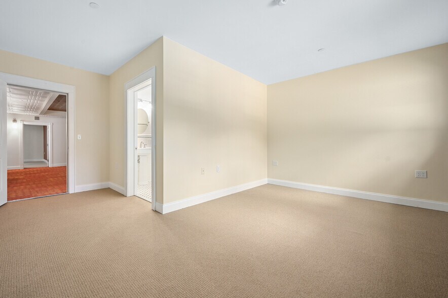 More Photos Of 56 Main St, Stamford Hotel For Sale